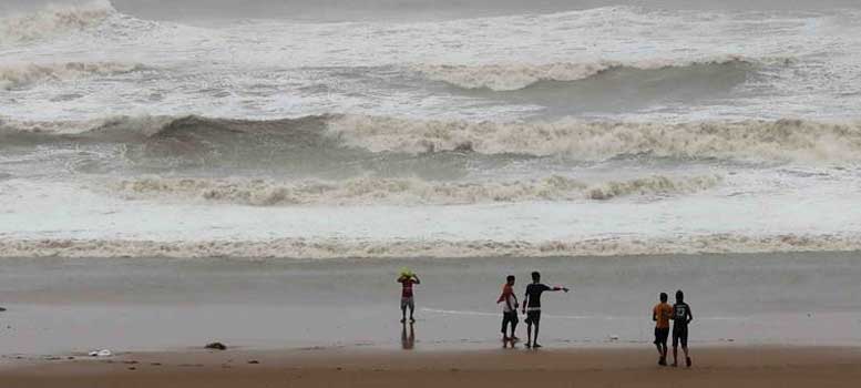 Cyclone Arnab: ওড়িশা ও অন্ধ্রপ্রদেশে জোর প্রস্তুতি, নিজে কীভাবে সাবধান হবেন