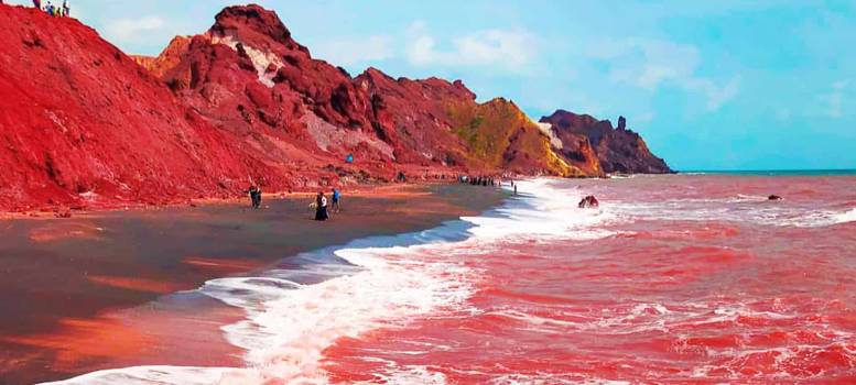 রাতারাতি বদলে গেল Hormuz Island-এর সমুদ্রের রঙ, কী বলছেন বিজ্ঞানীরা