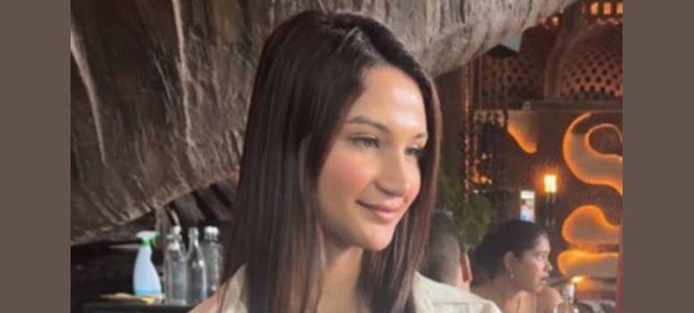 সঞ্জয় বাঙ্গারের কন্যা অনয়া বাঙ্গারের Gender-Affirming Surgery মার্চে