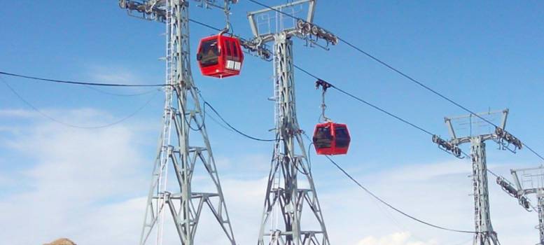 Gulmarg-এ মাঝ পথেই আটকে গেল গন্ডোলা, তার পর কী হল